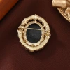 Nuevo modelo oval perla belleza cabeza broche mujer simple relieve figura pin abrigo abrigo corpete con accesorios Application Scenario